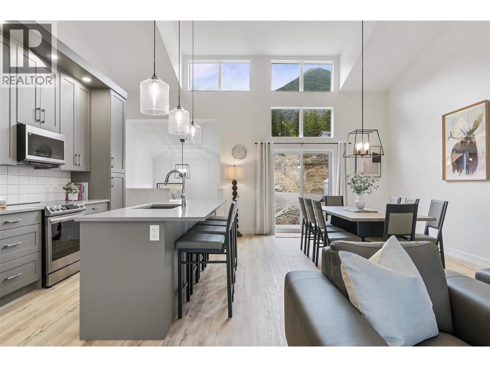 #22B 5150 FAIRWAY Drive - 18