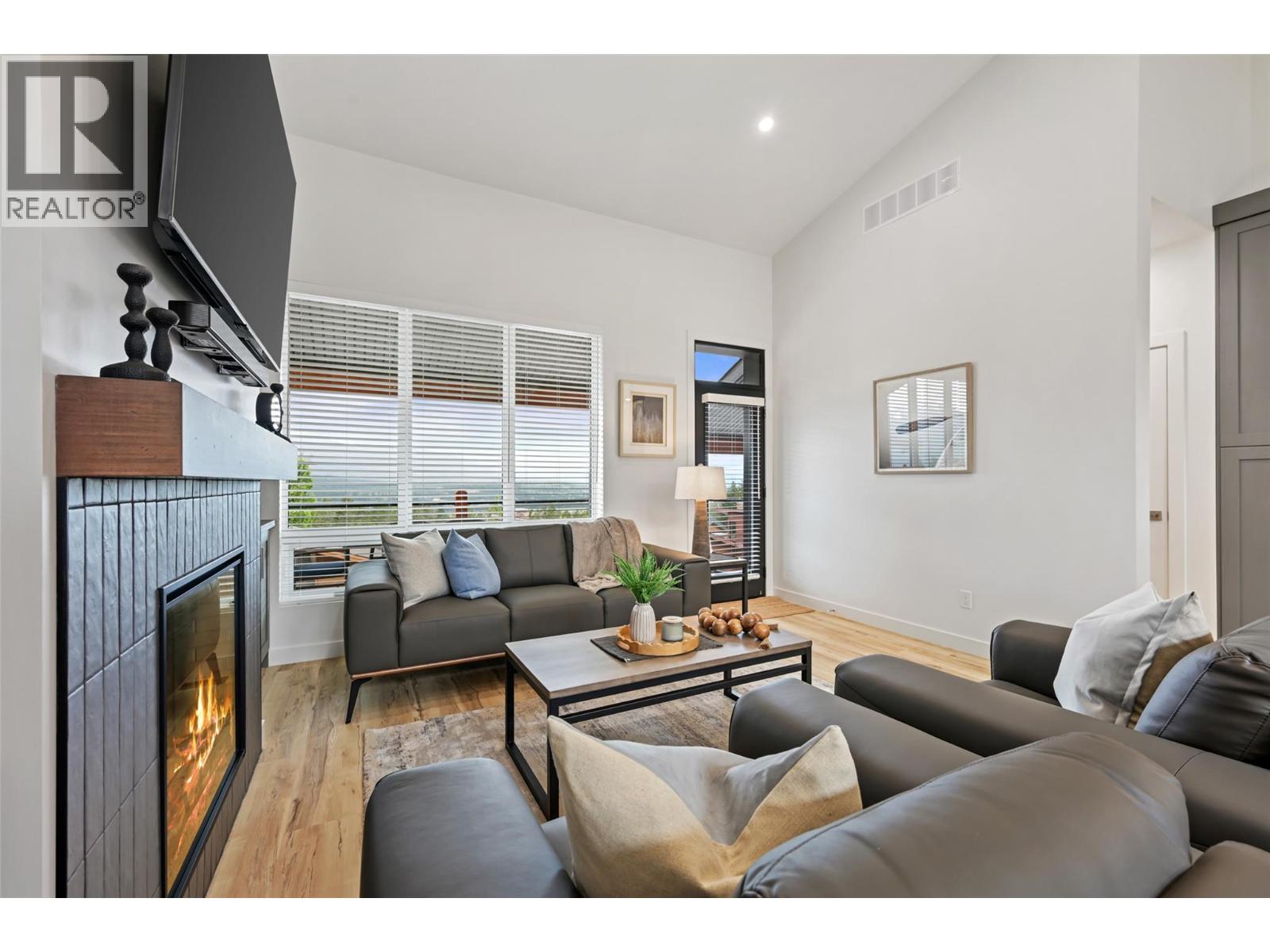#22B 5150 FAIRWAY Drive - 16