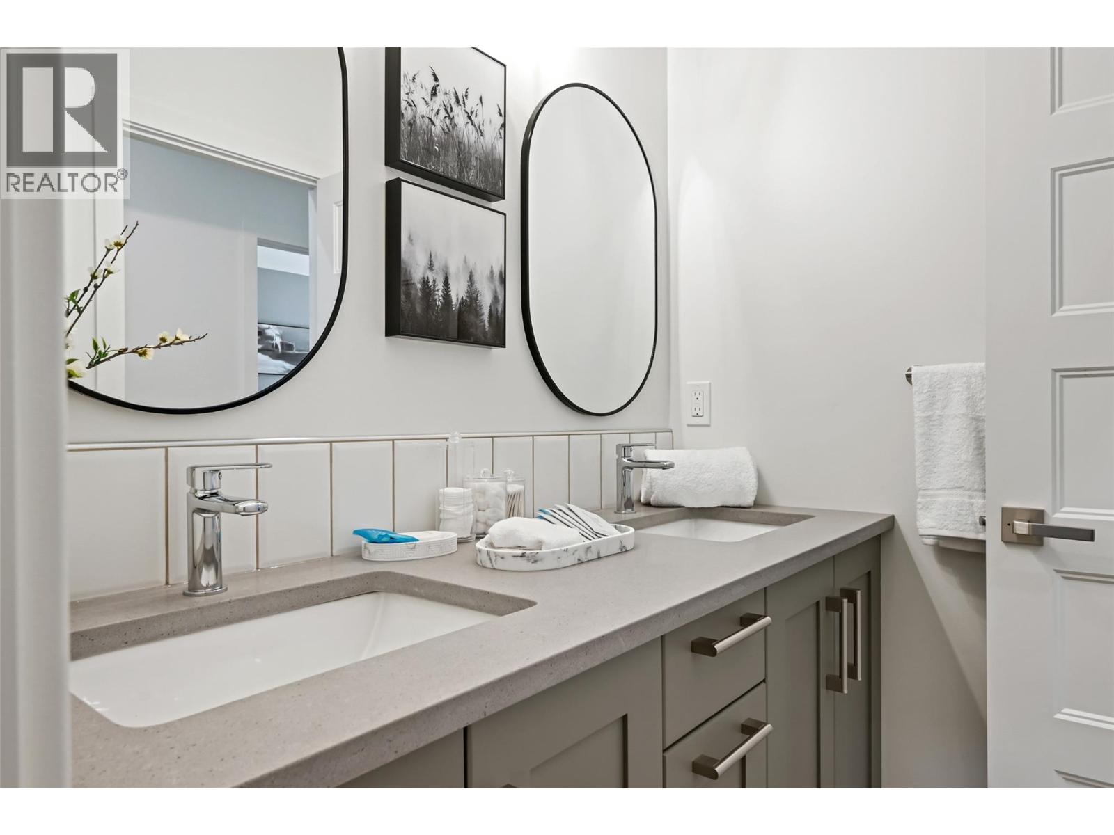 #22B 5150 FAIRWAY DRIVE - 32