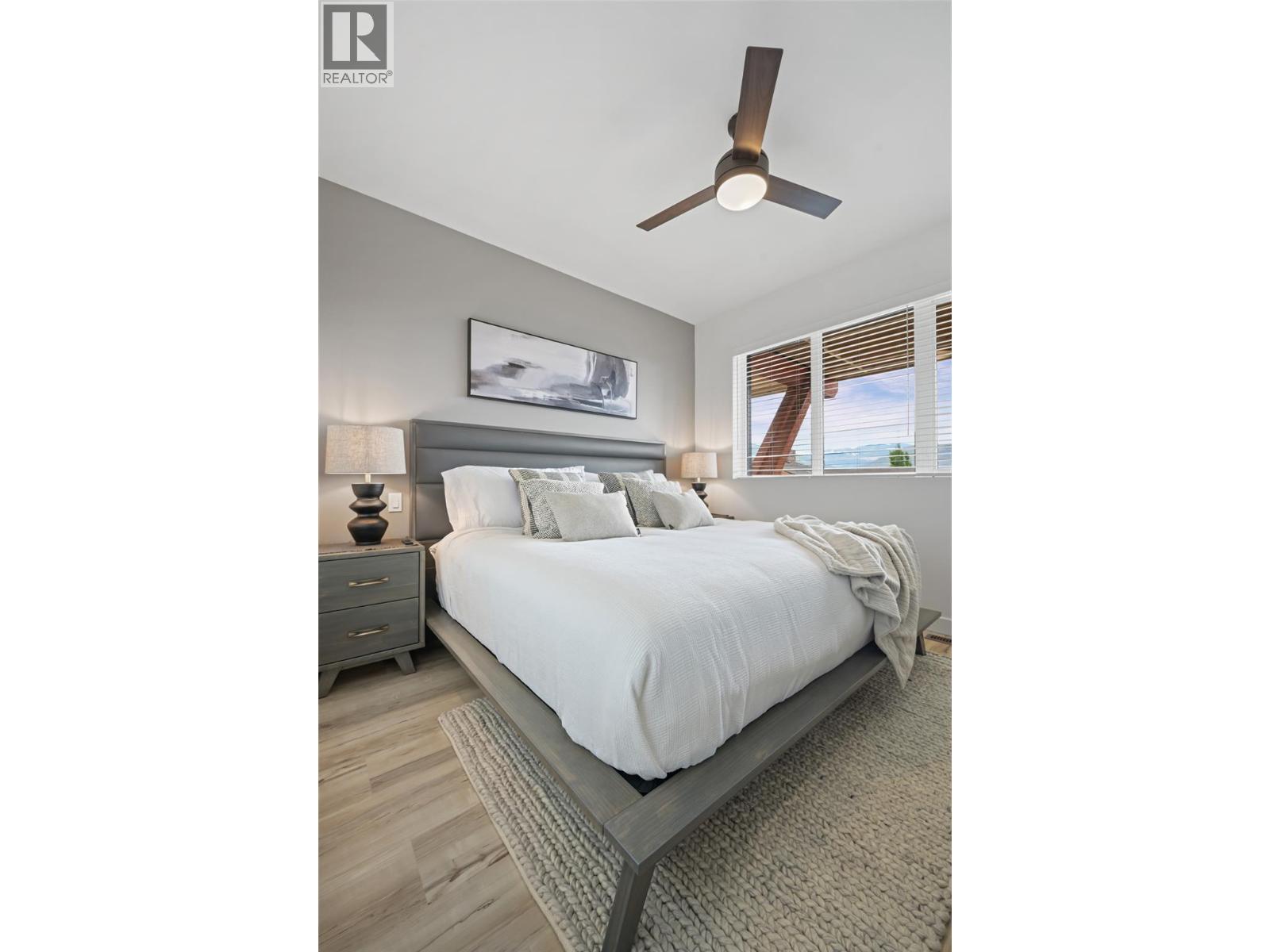 #22B 5150 FAIRWAY Drive - 35