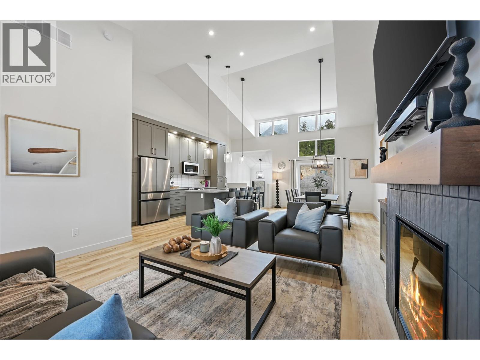 #22B 5150 FAIRWAY DRIVE - 17