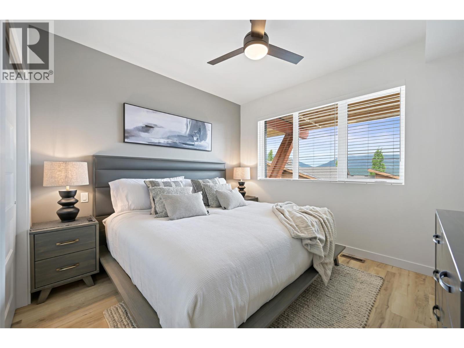 #22B 5150 FAIRWAY Drive - 36