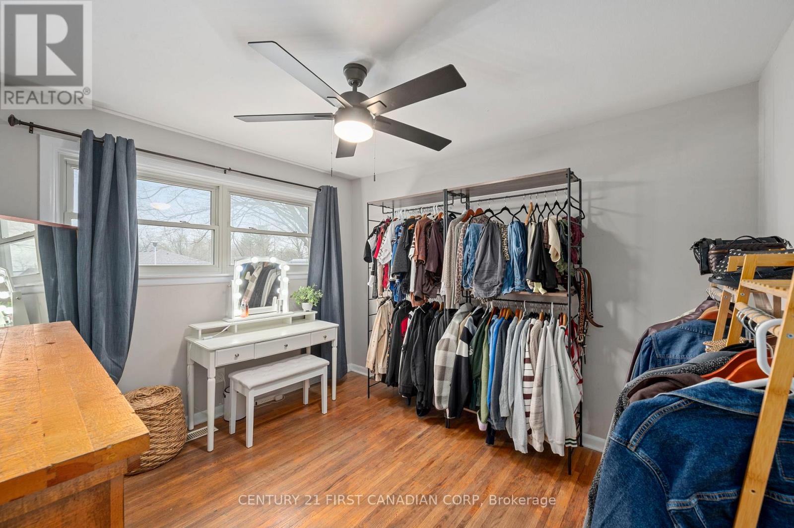 6 BRETON PARK CRESCENT Property Photo