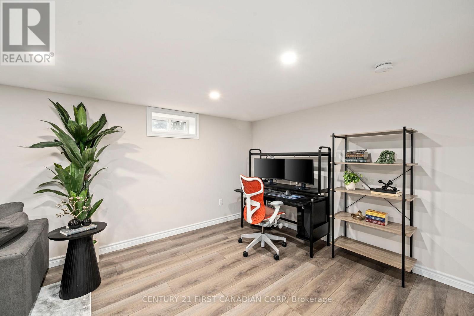 6 BRETON PARK CRESCENT Property Photo