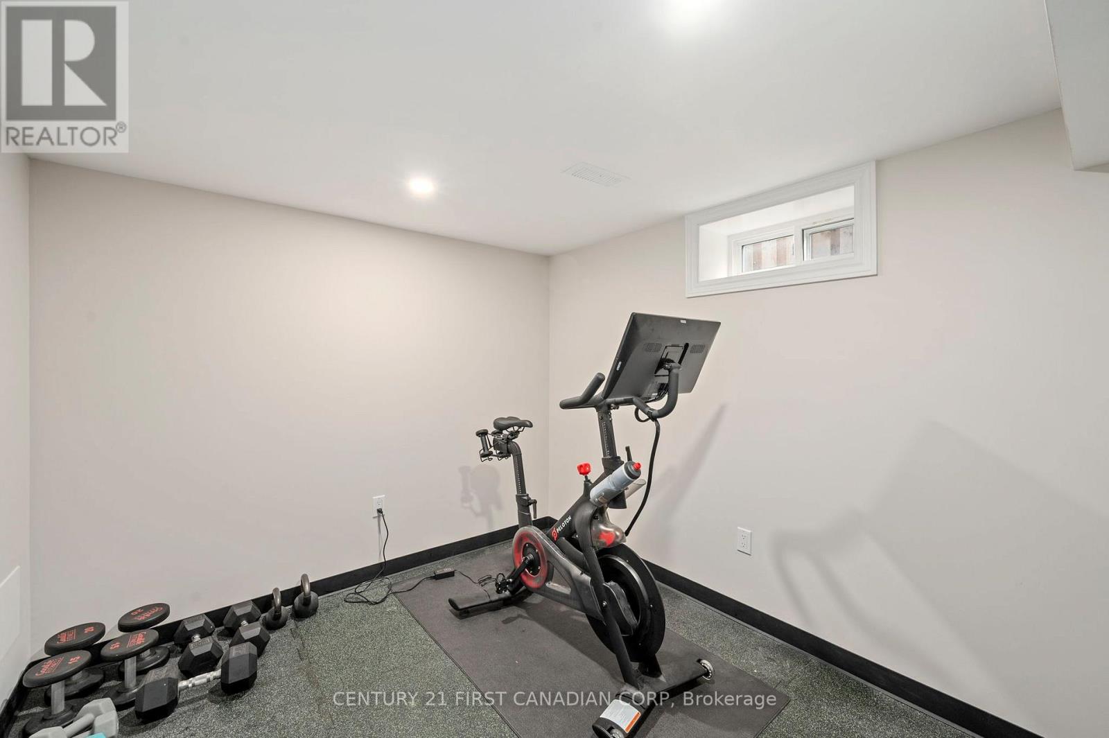 6 BRETON PARK CRESCENT Property Photo