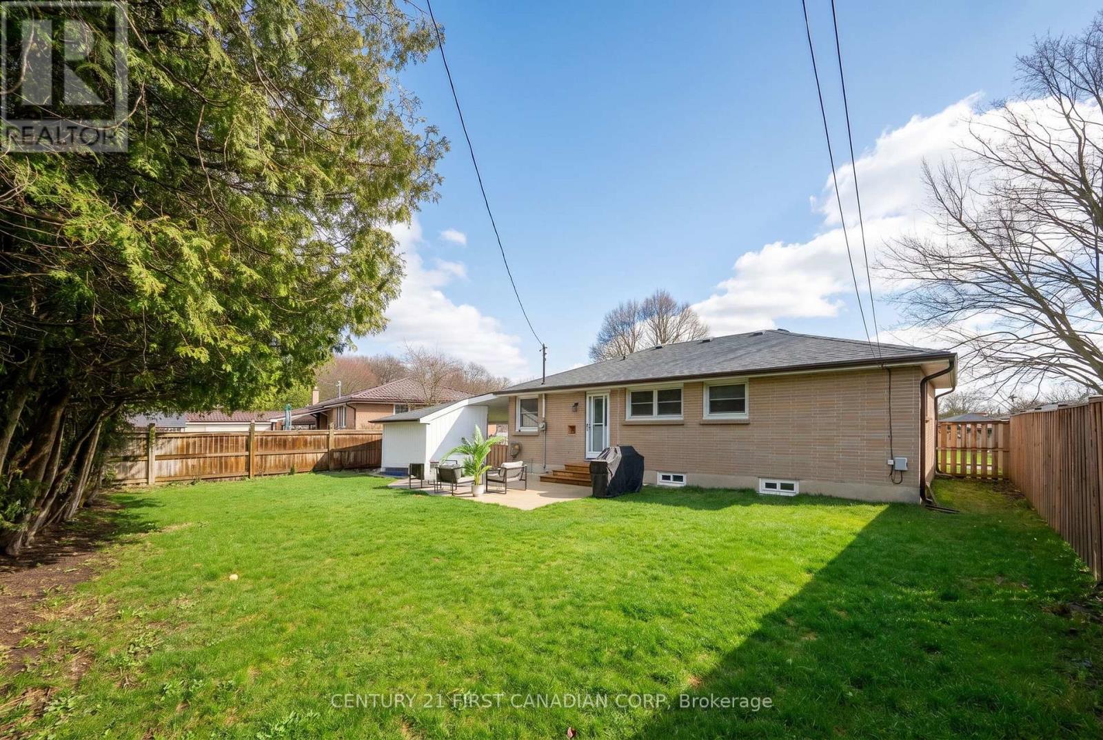 6 BRETON PARK CRESCENT Property Photo