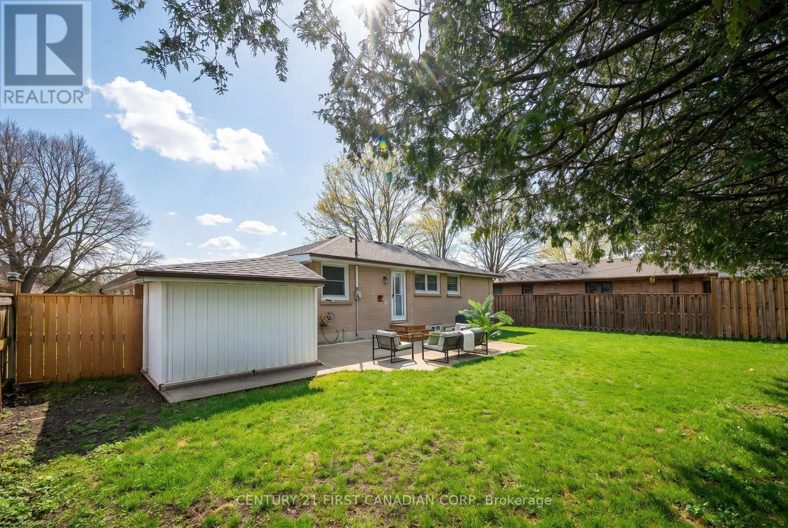 6 BRETON PARK CRESCENT Property Photo