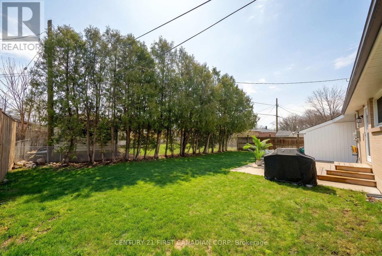 6 BRETON PARK CRESCENT Property Photo