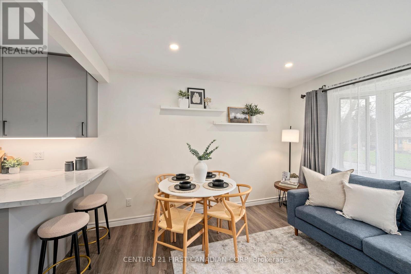 6 BRETON PARK CRESCENT Property Photo