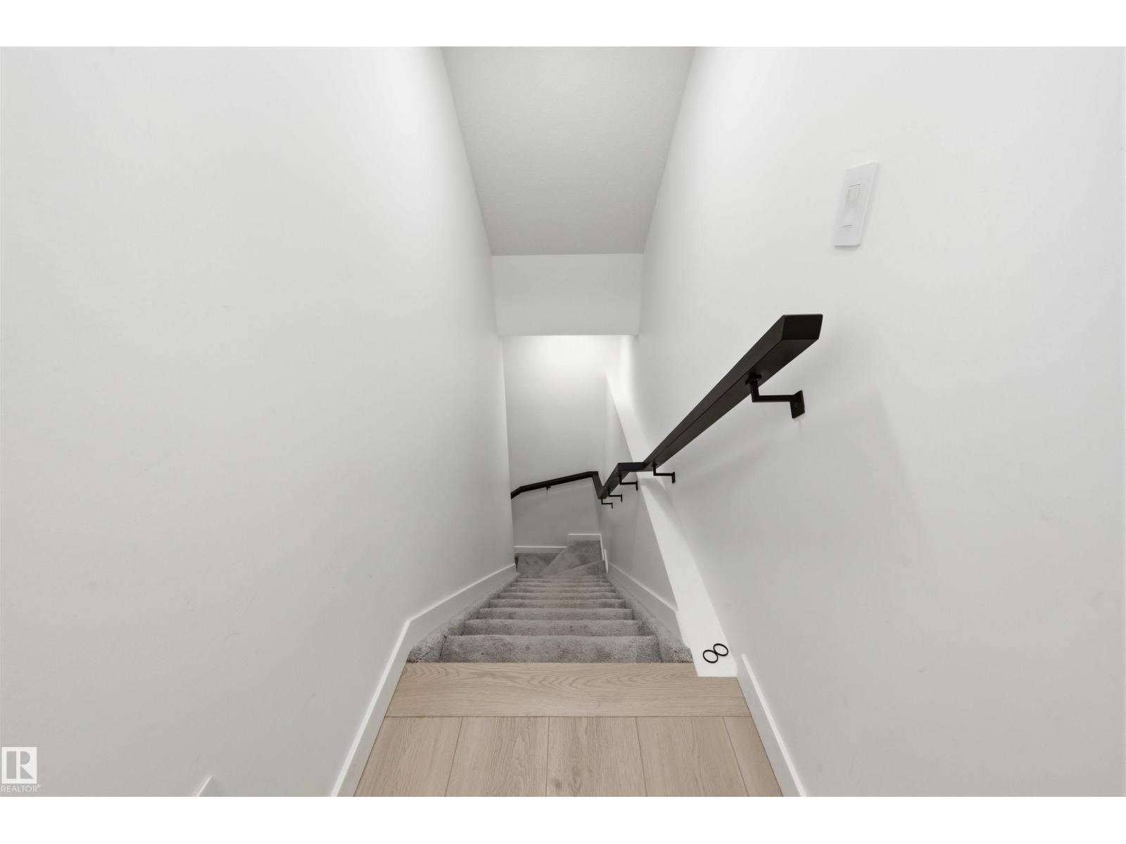 #3 12204 121 AV NW, Edmonton