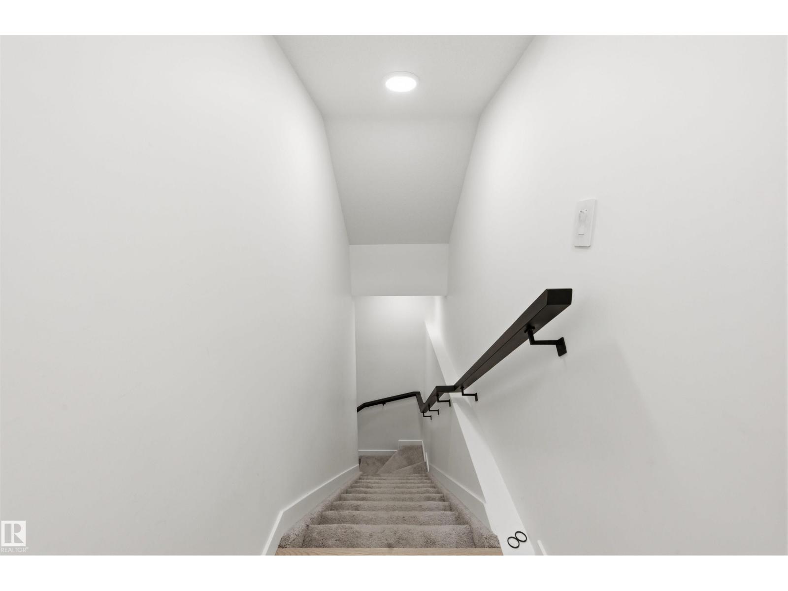 #3 12204 121 AV NW, Edmonton