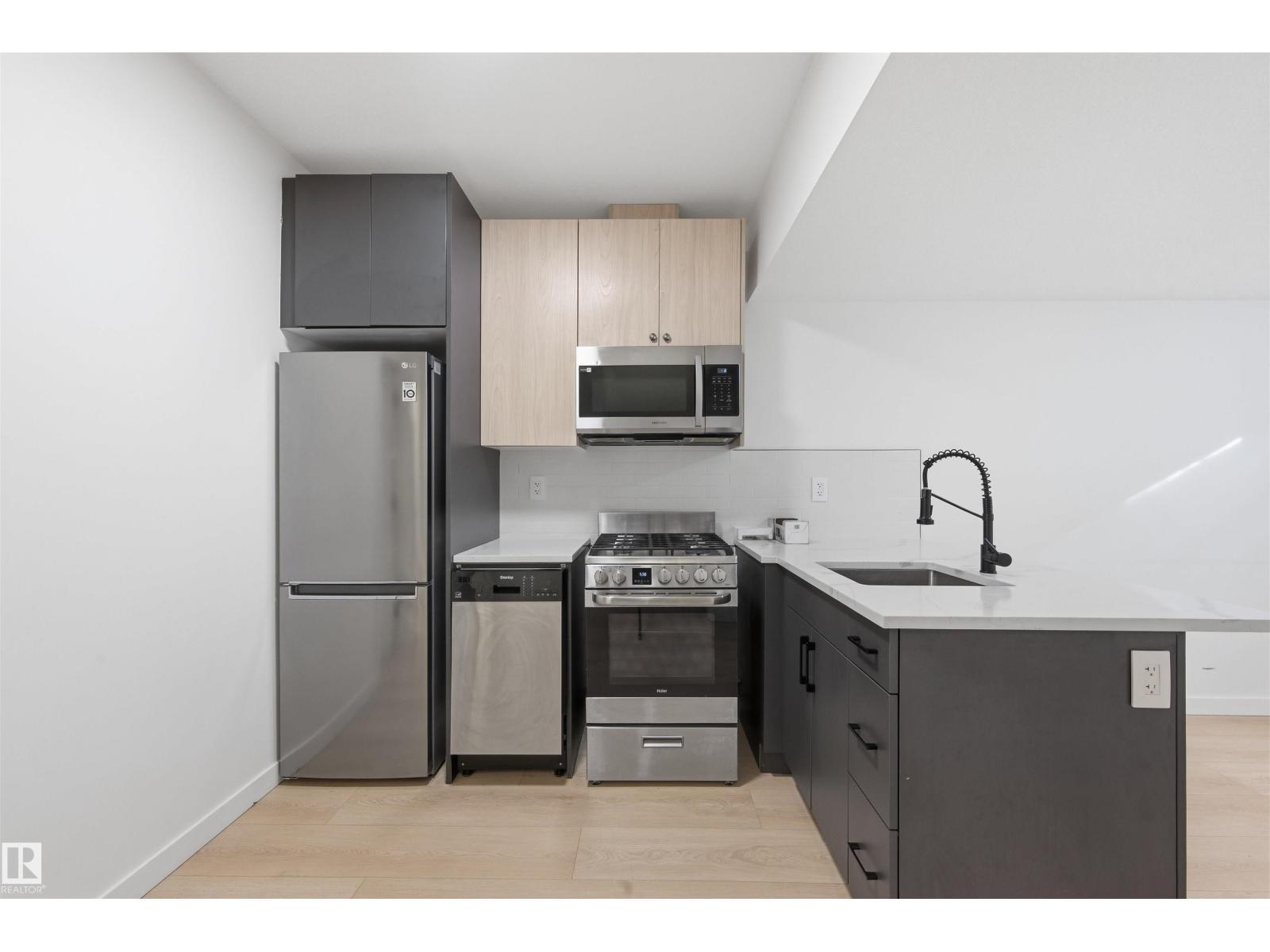 #3 12204 121 AV NW, Edmonton