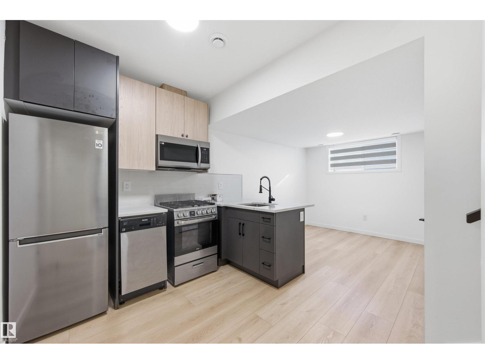 #3 12204 121 AV NW, Edmonton