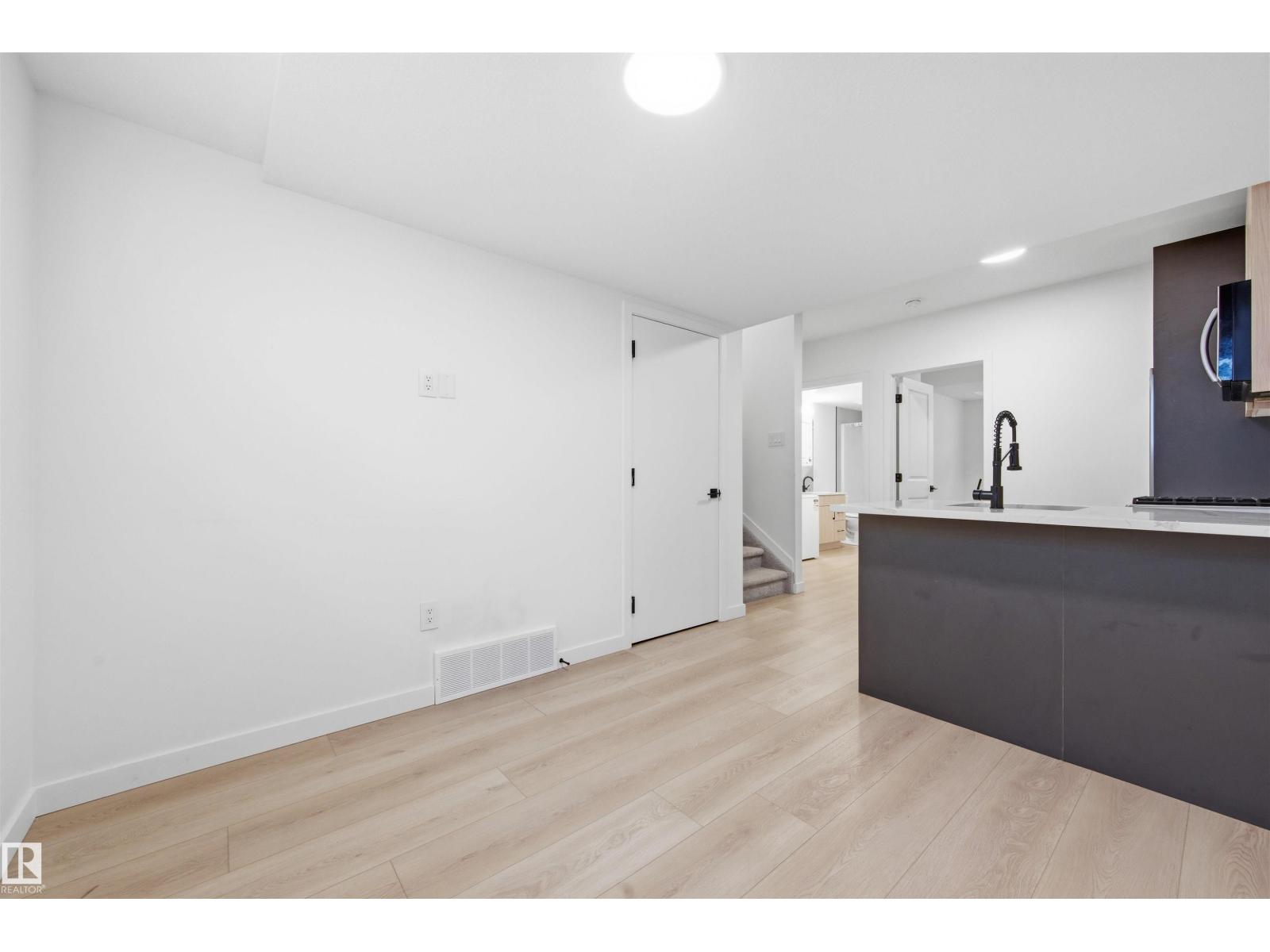 #3 12204 121 AV NW, Edmonton