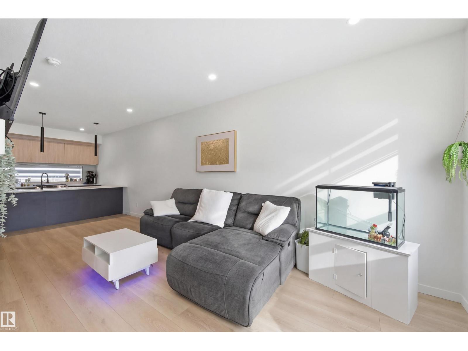 #3 12204 121 AV NW, Edmonton