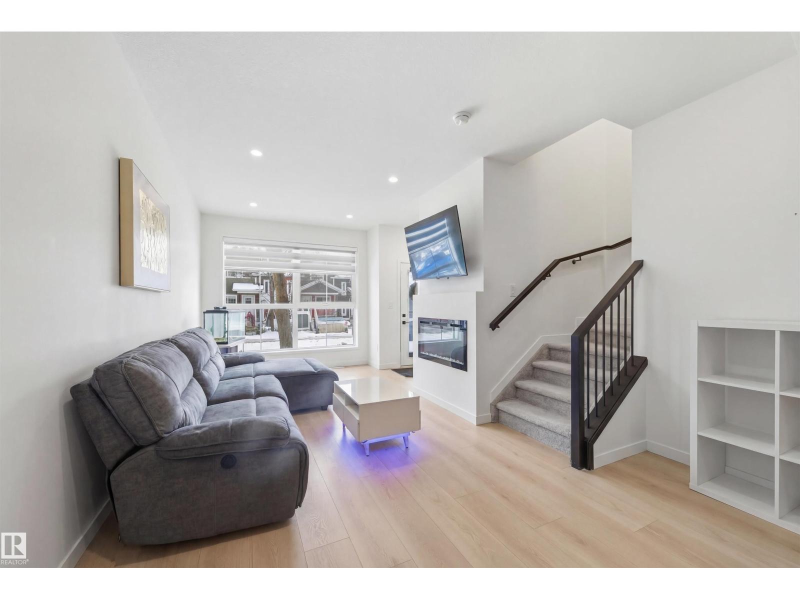 #3 12204 121 AV NW, Edmonton