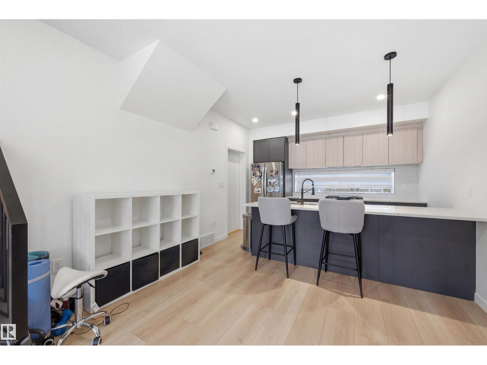 #3 12204 121 AV NW - 8