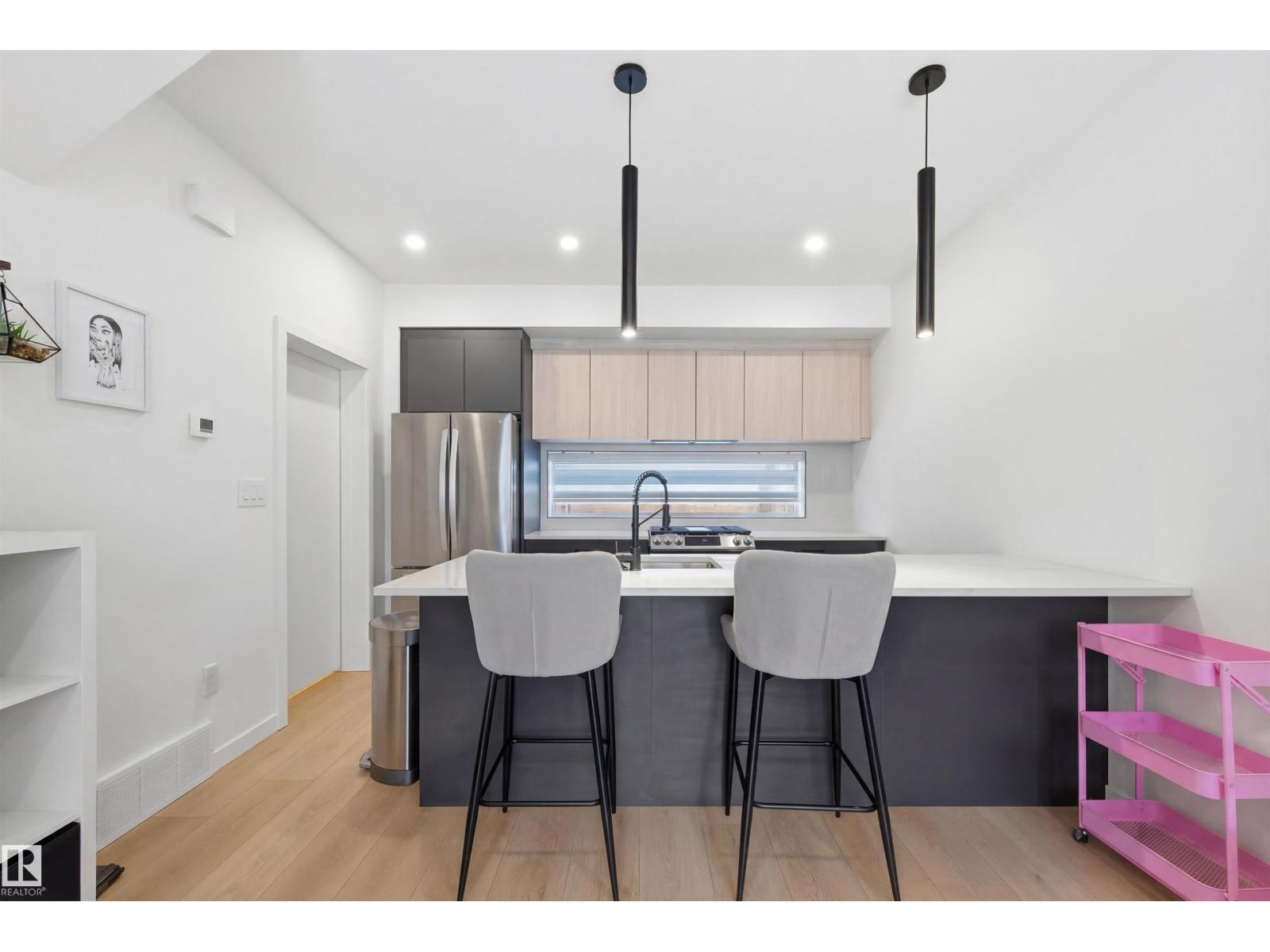 #3 12204 121 AV NW, Edmonton