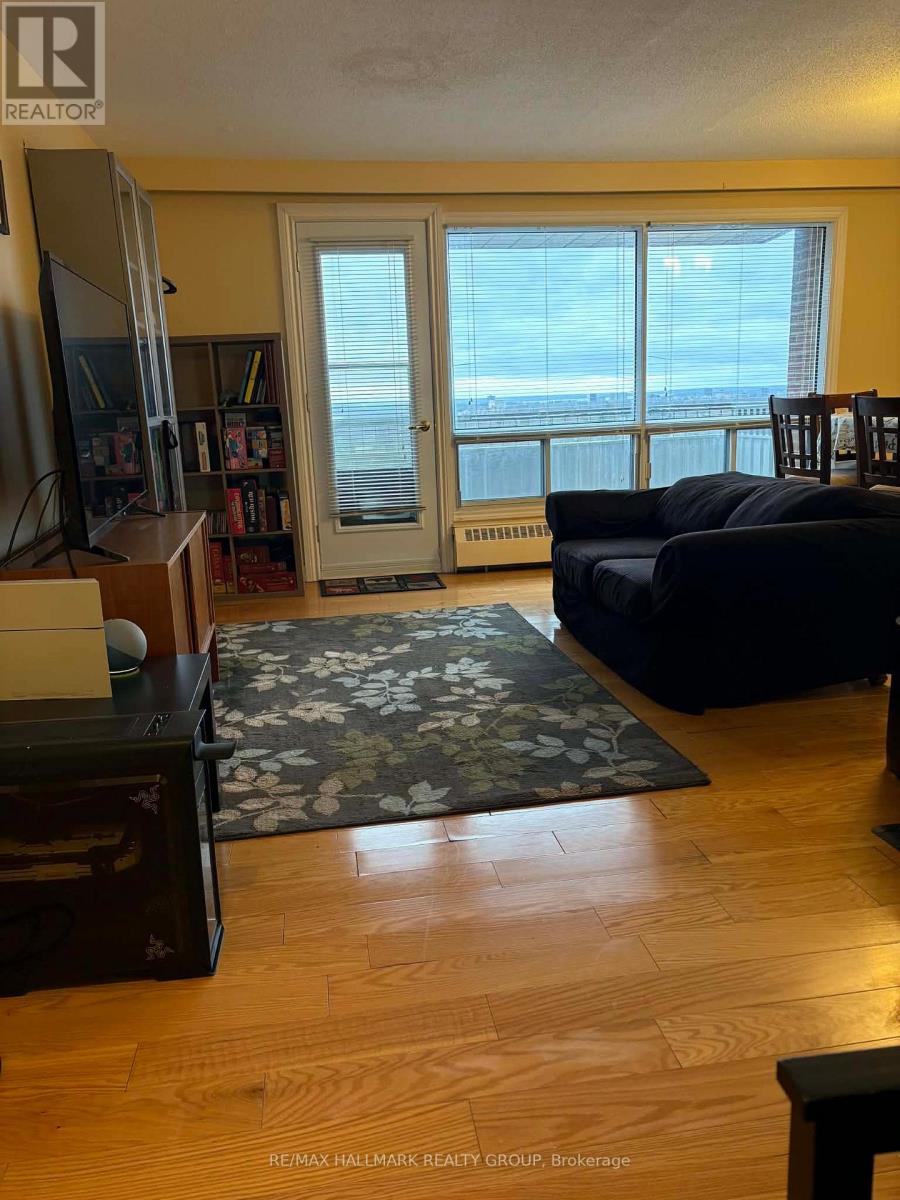 Living room - view from entry