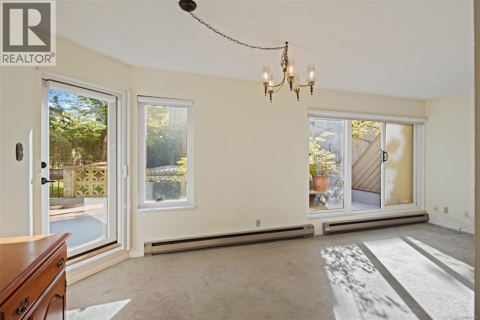 108 1149 Rockland Avenue, Victoria