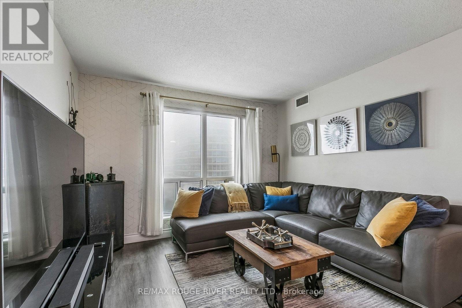 1203 - 11 LEE CENTRE DRIVE — photo 21