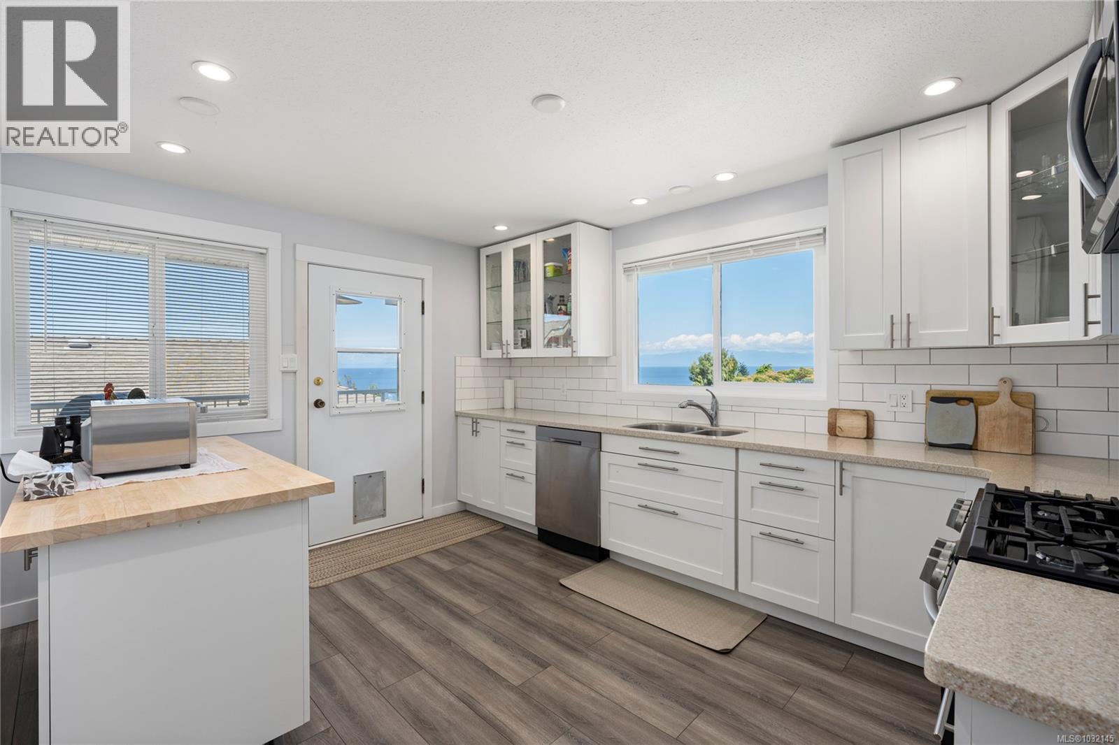 6255 SECHELT DR - 12