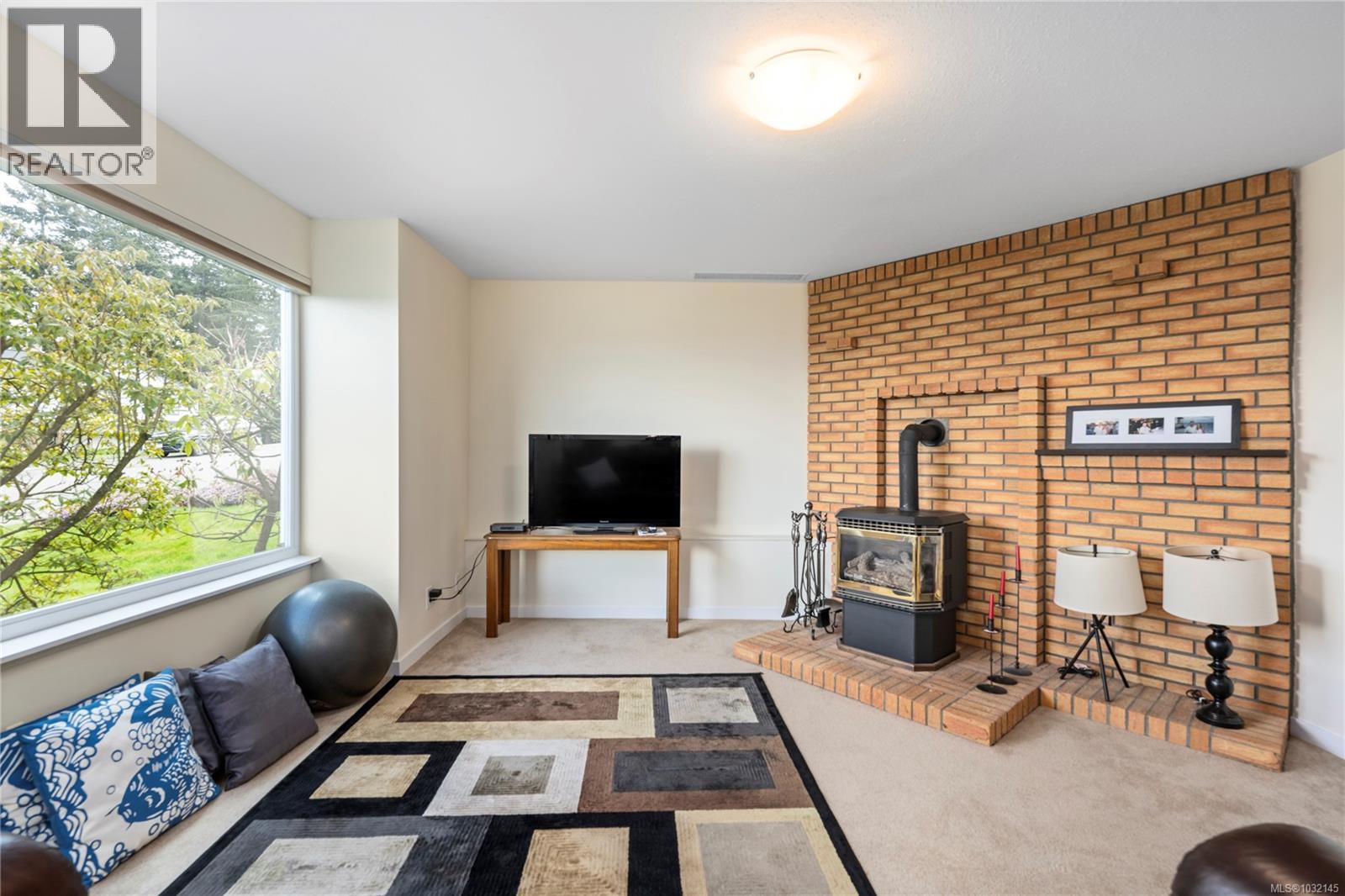 6255 SECHELT DR - 34