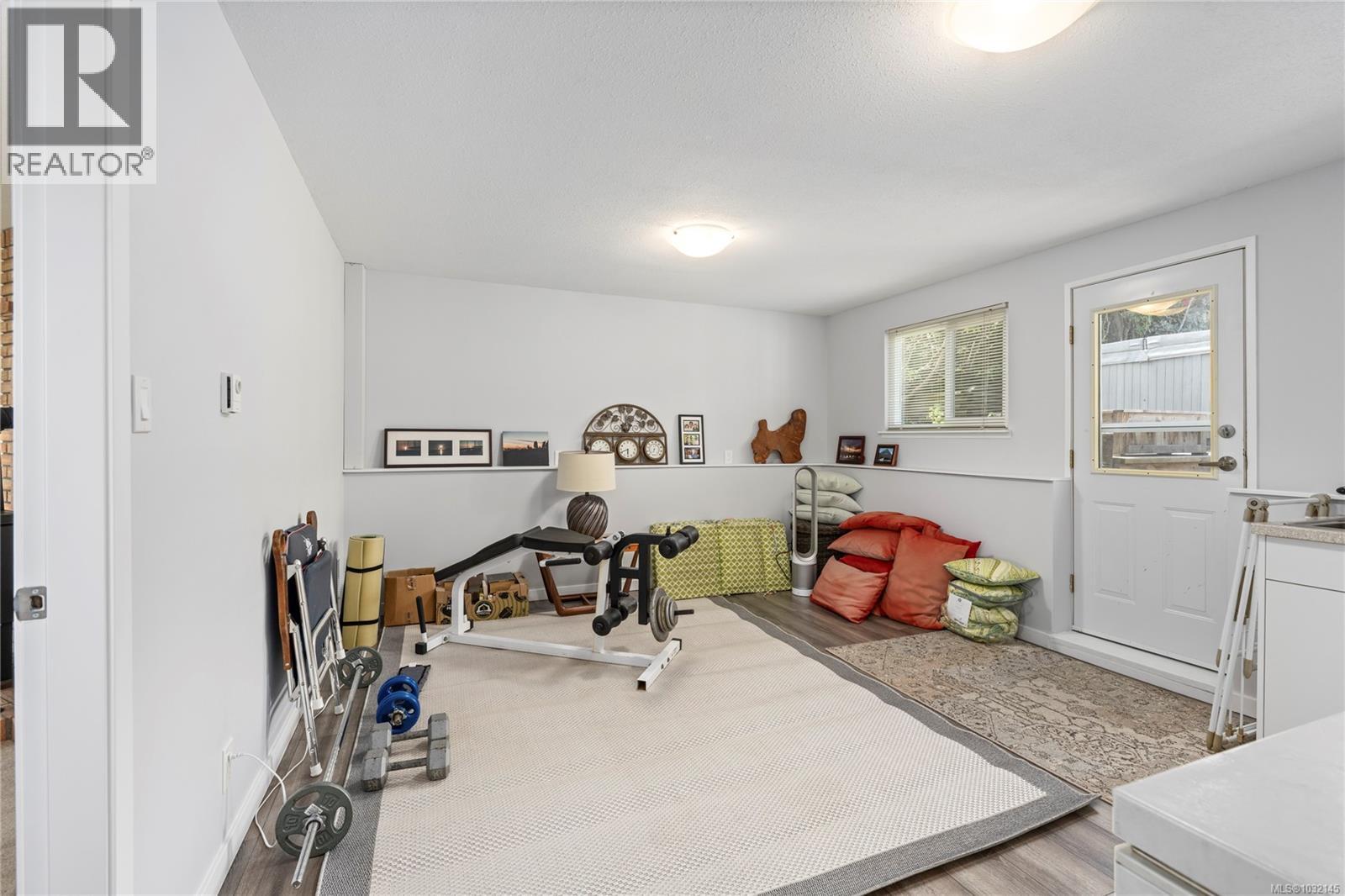 6255 SECHELT DR - 37