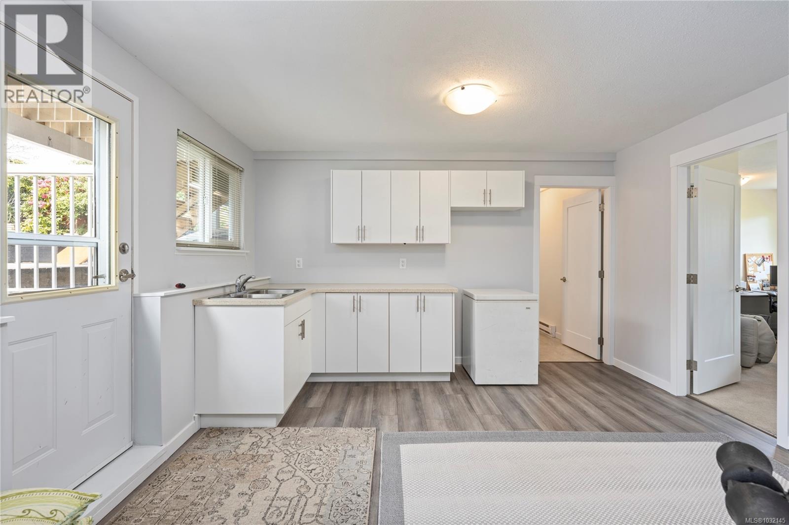 6255 SECHELT DR - 38