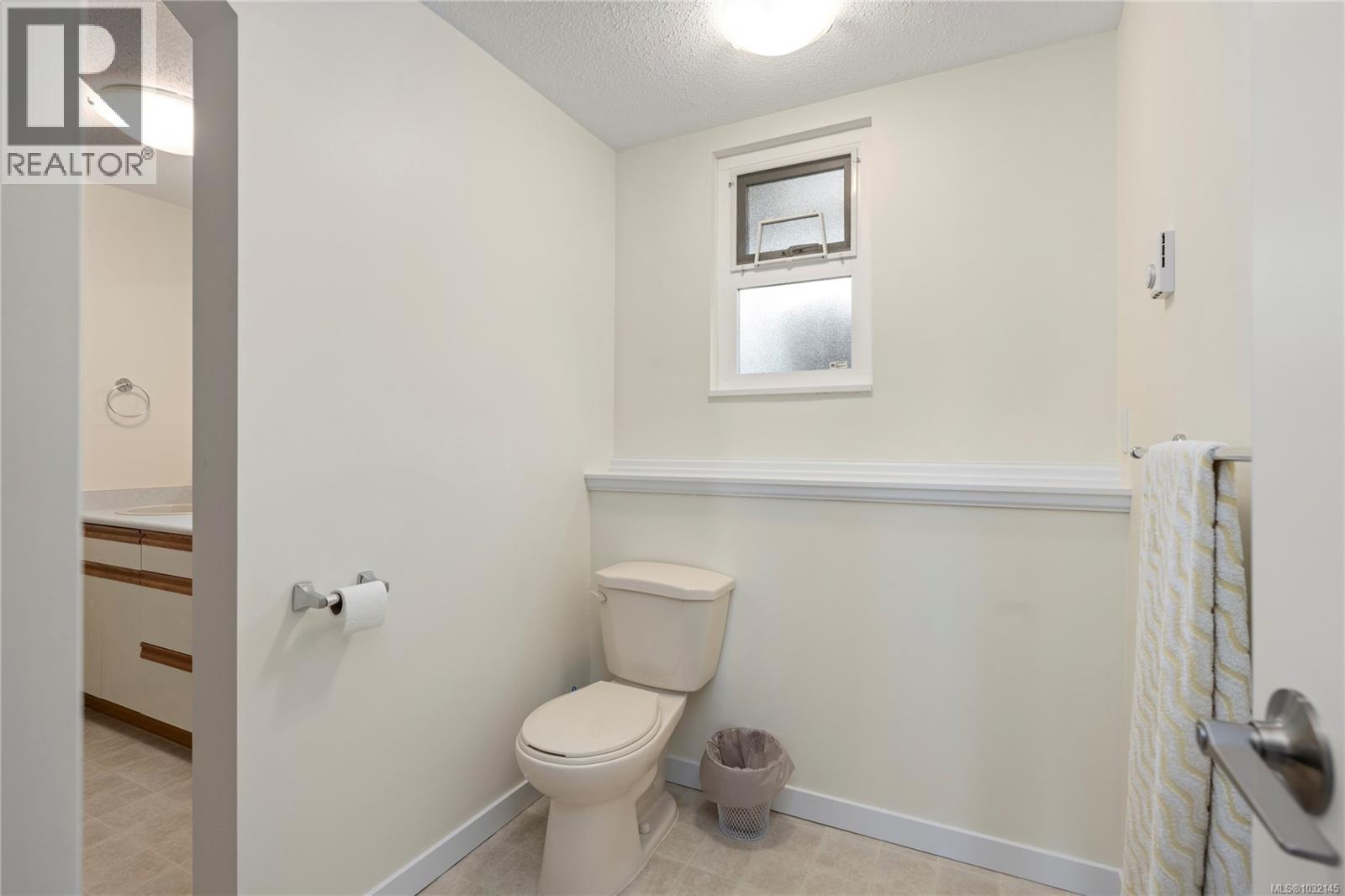 6255 SECHELT DR - 40