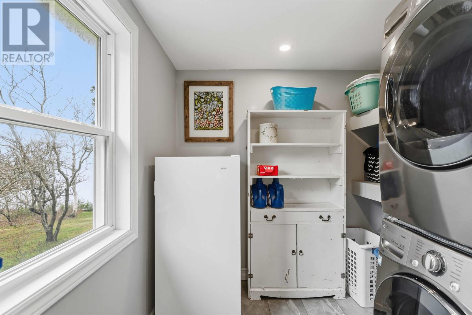 Property 17 of 50 of 7055 Highway 101