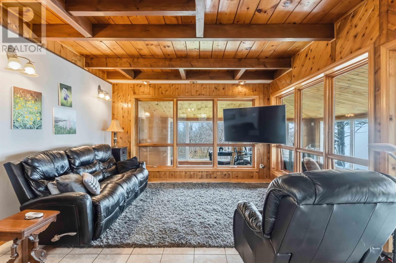 Property 28 of 50 of 7055 Highway 101