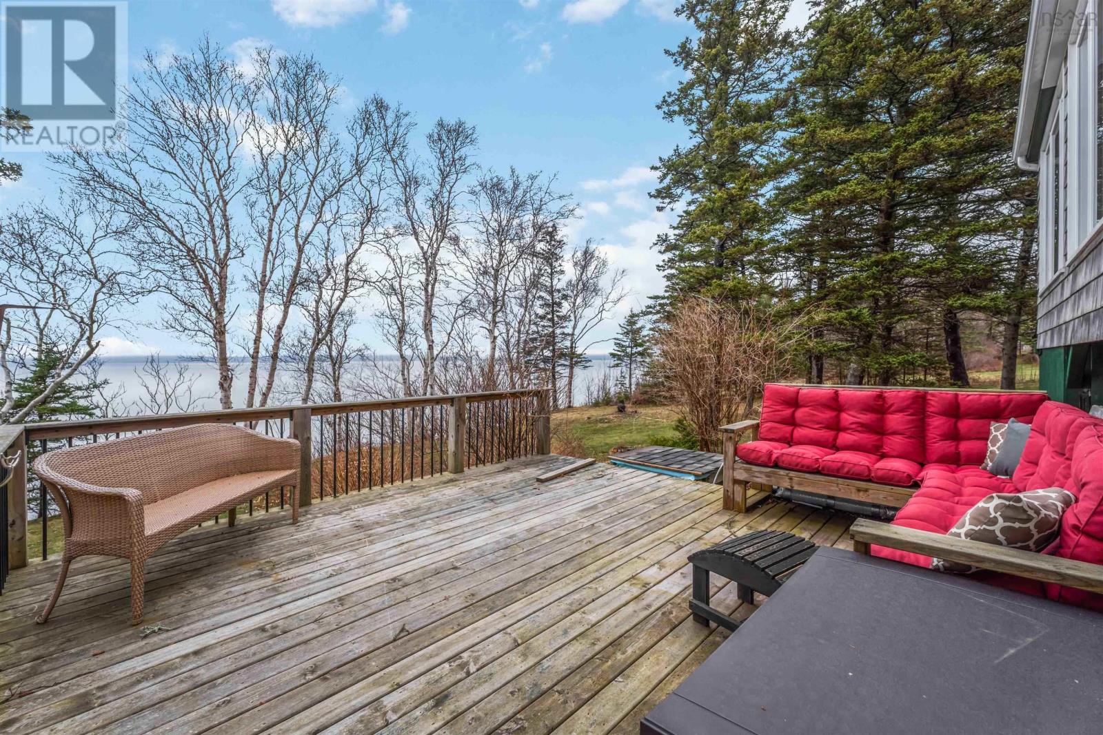 Property 13 of 50 of 7055 Highway 101