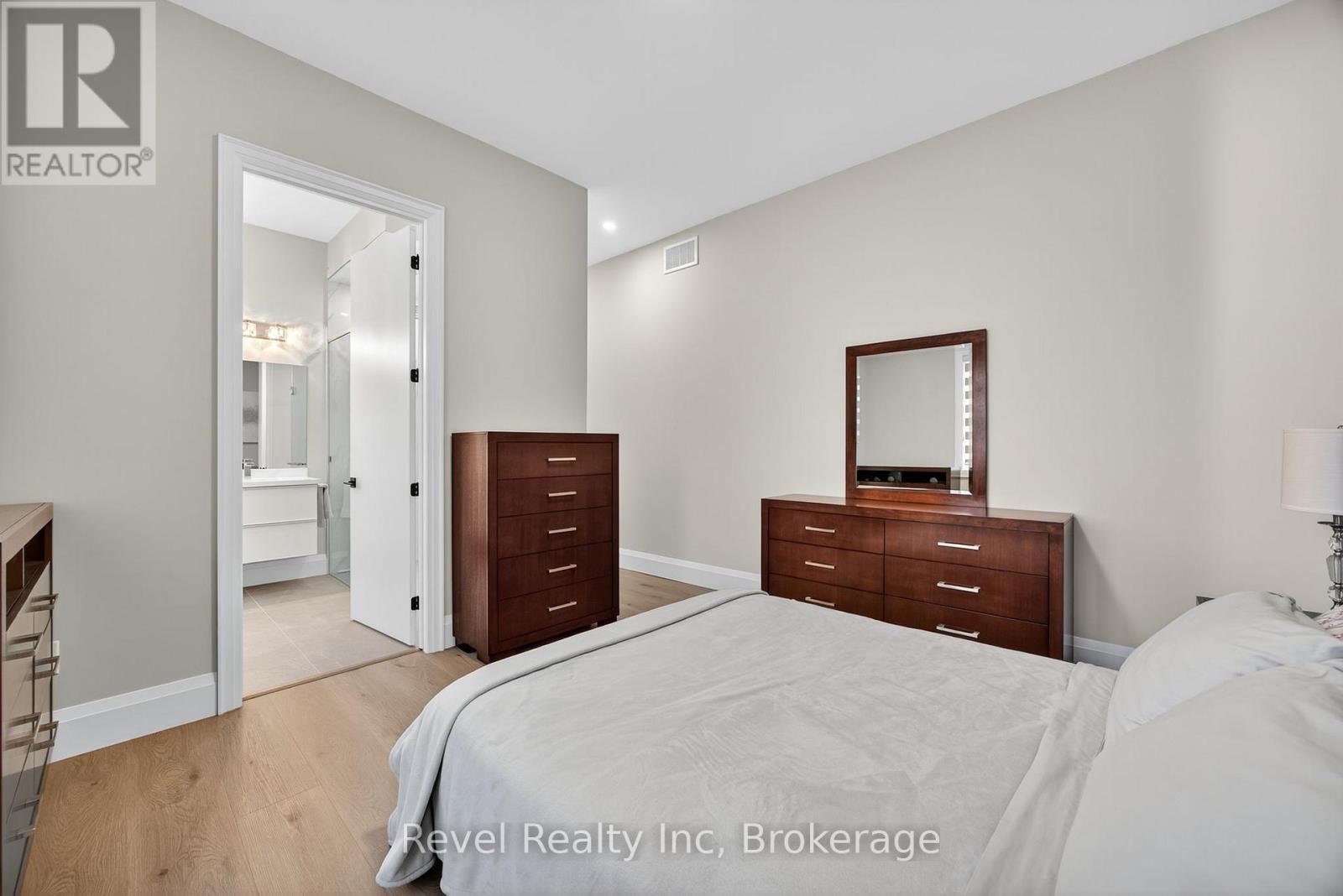 2 SEGUIN CRESCENT — photo 17