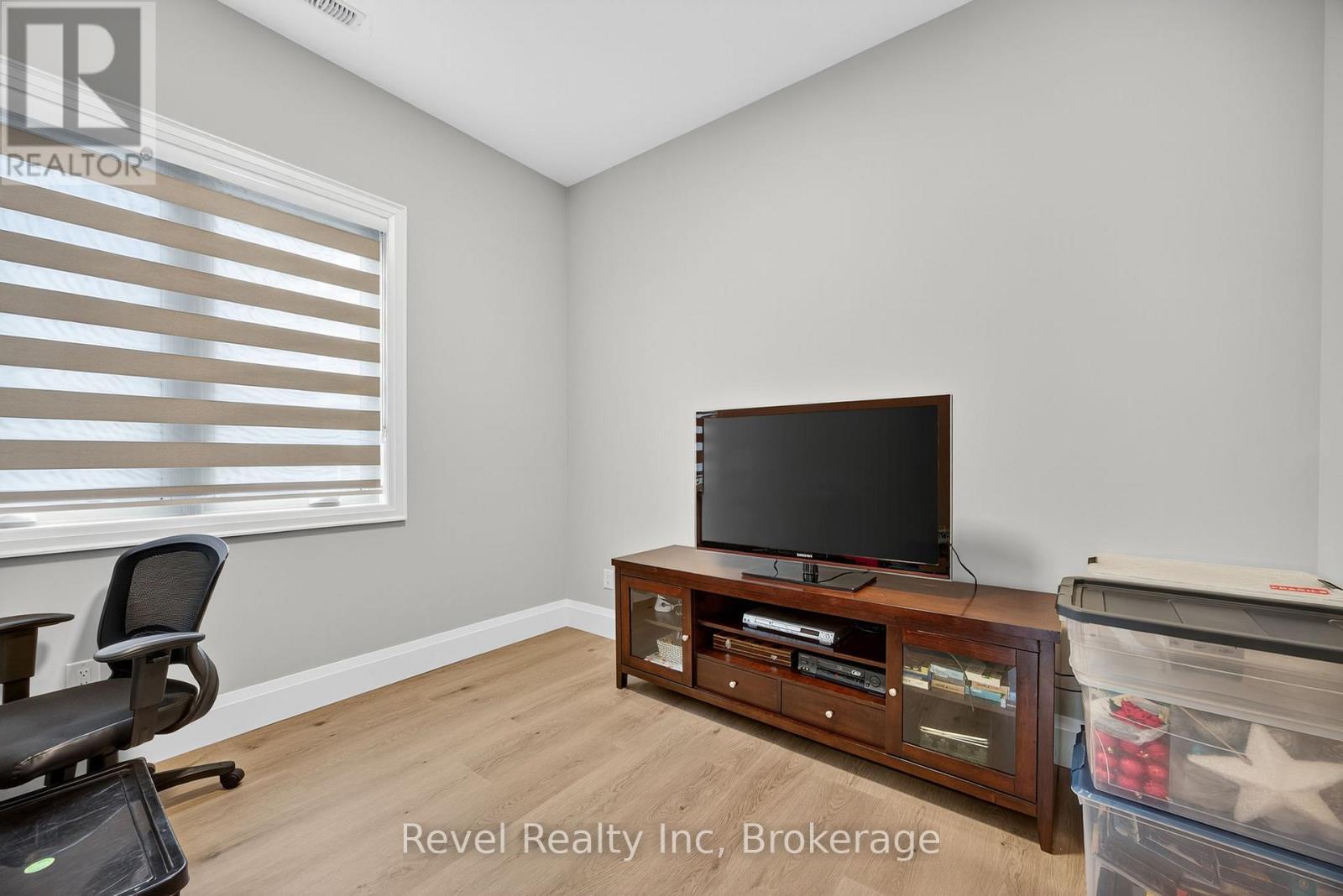 2 SEGUIN CRESCENT — photo 21