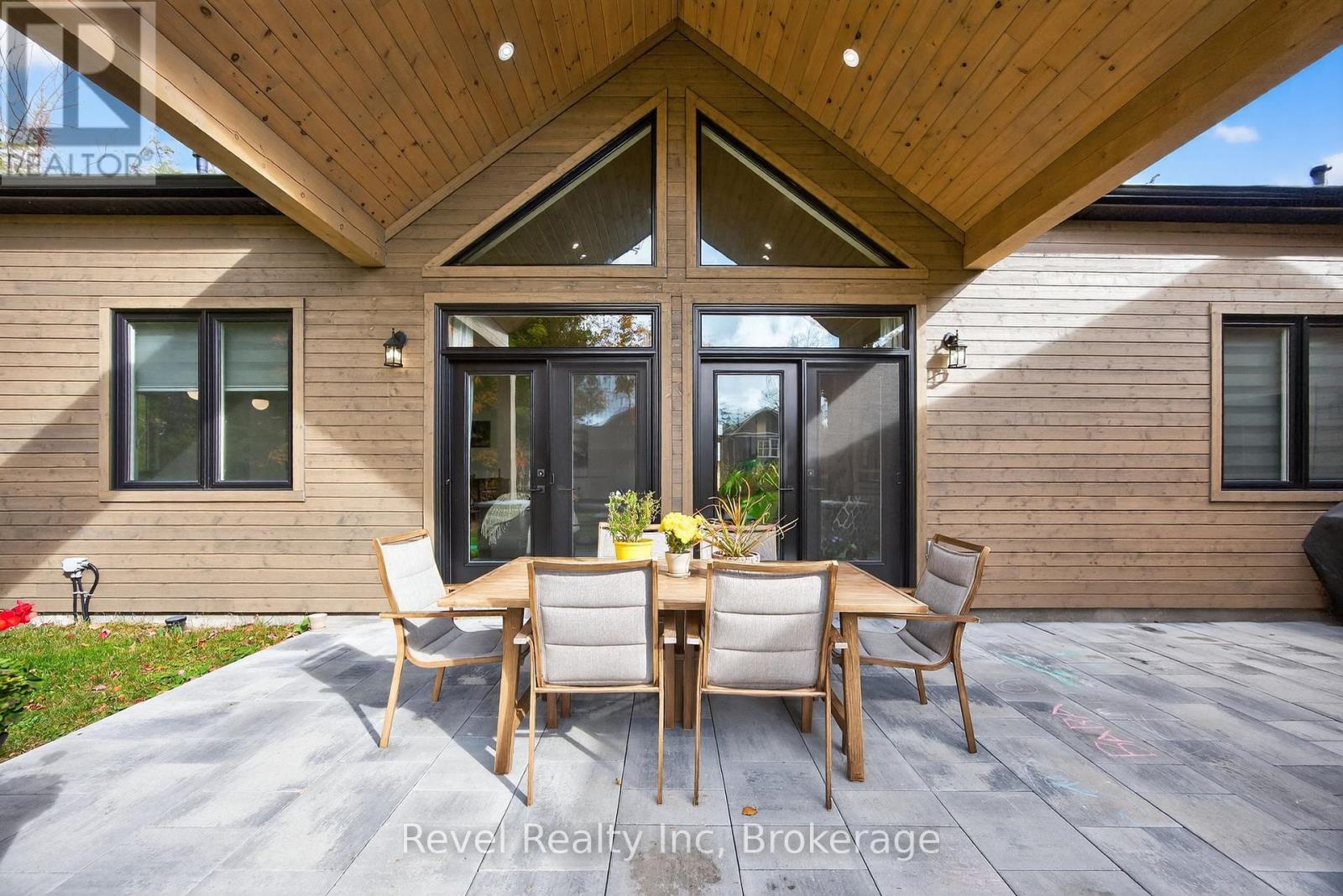 2 SEGUIN CRESCENT — photo 25