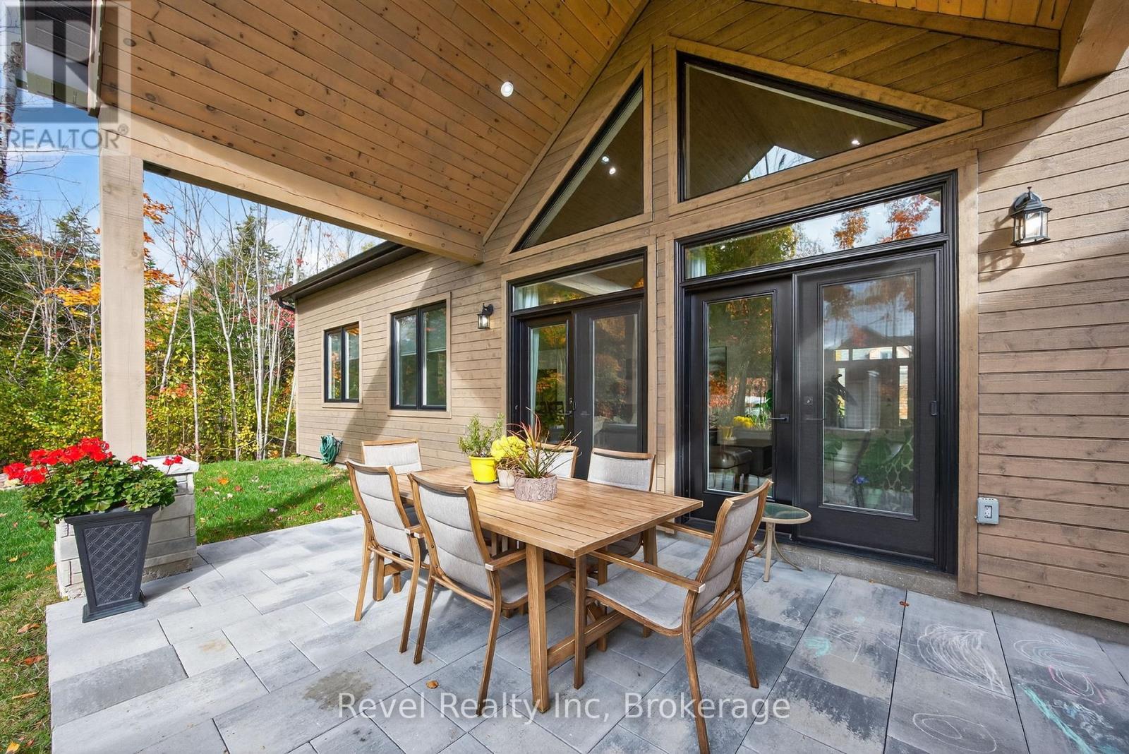 2 SEGUIN CRESCENT — photo 26