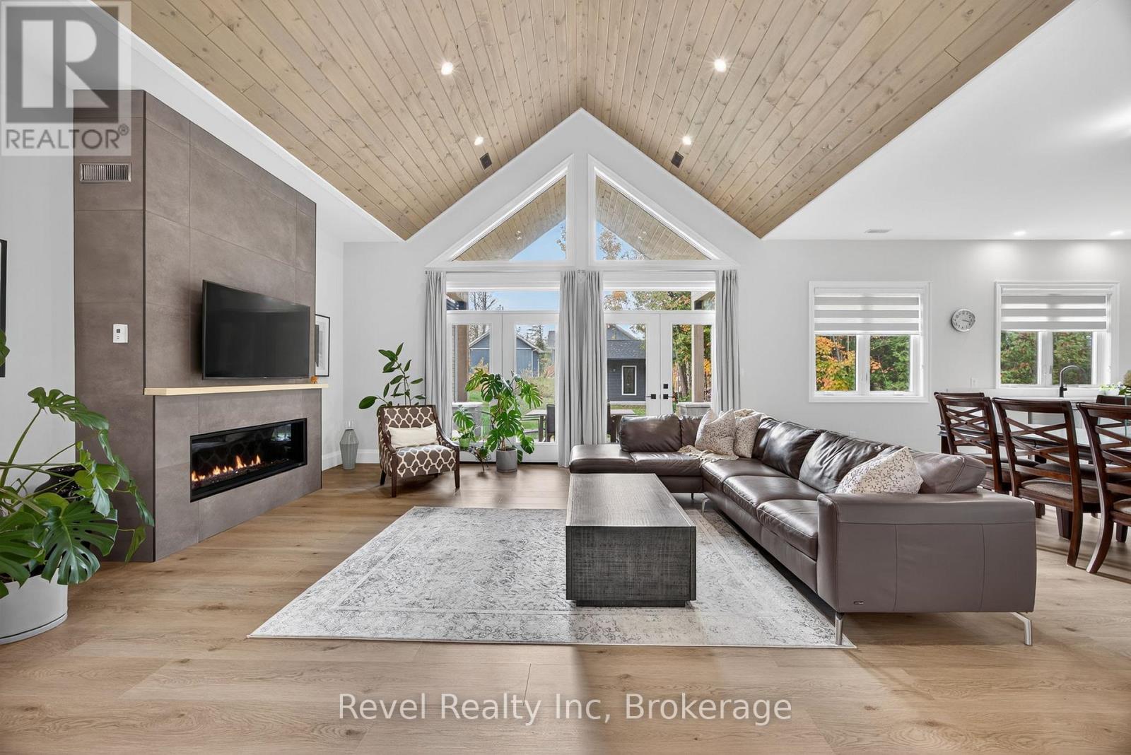 2 SEGUIN CRESCENT — photo 4