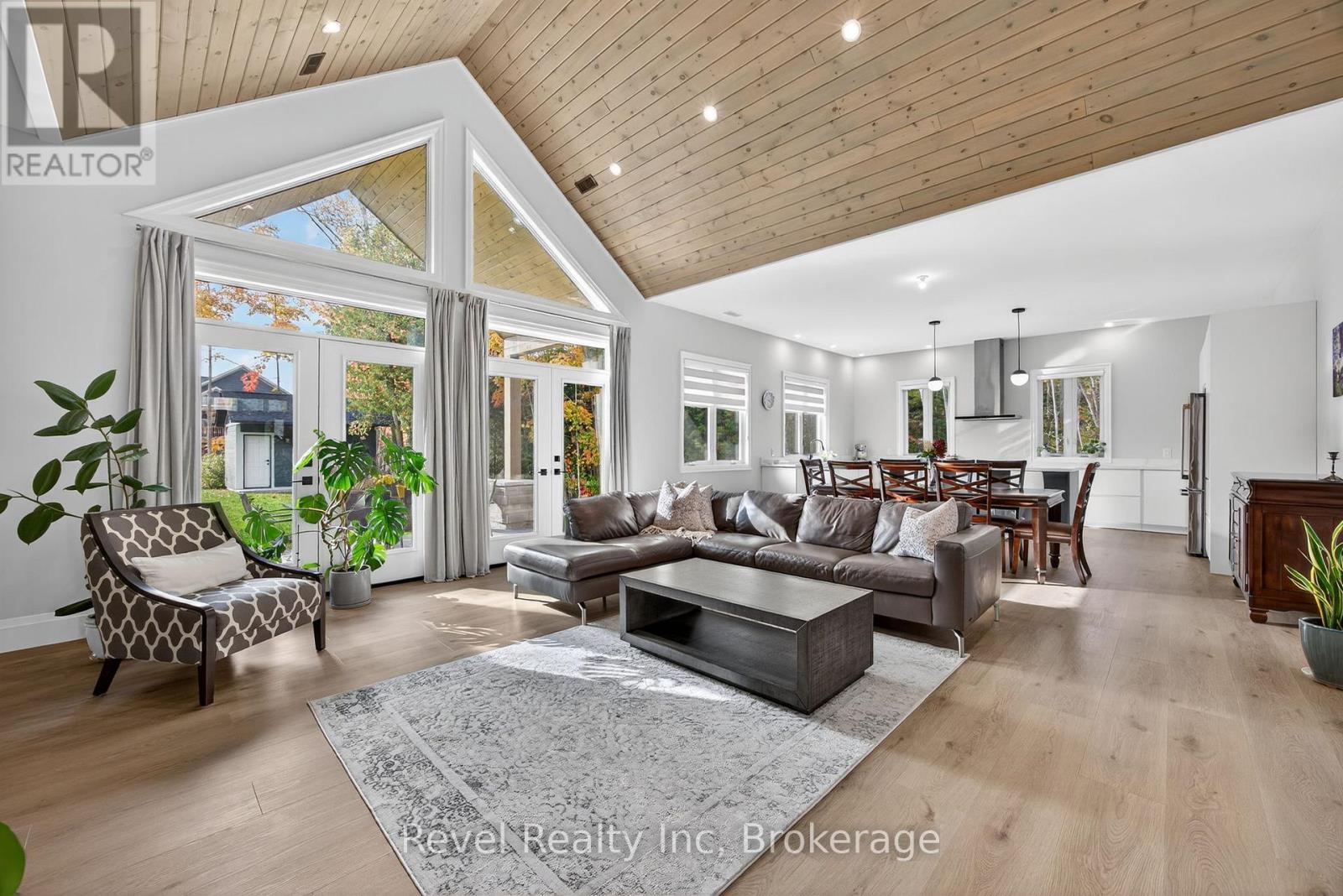 2 SEGUIN CRESCENT — photo 8