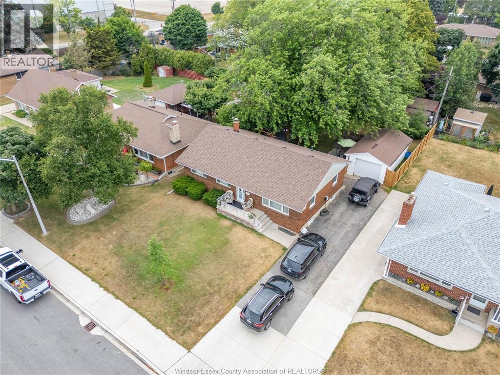 7 GLADSTONE AVENUE - 11