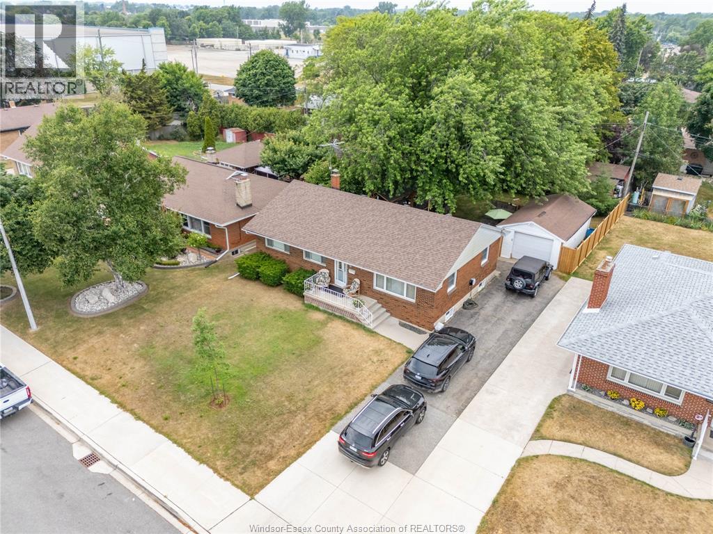 7 GLADSTONE AVENUE - 12