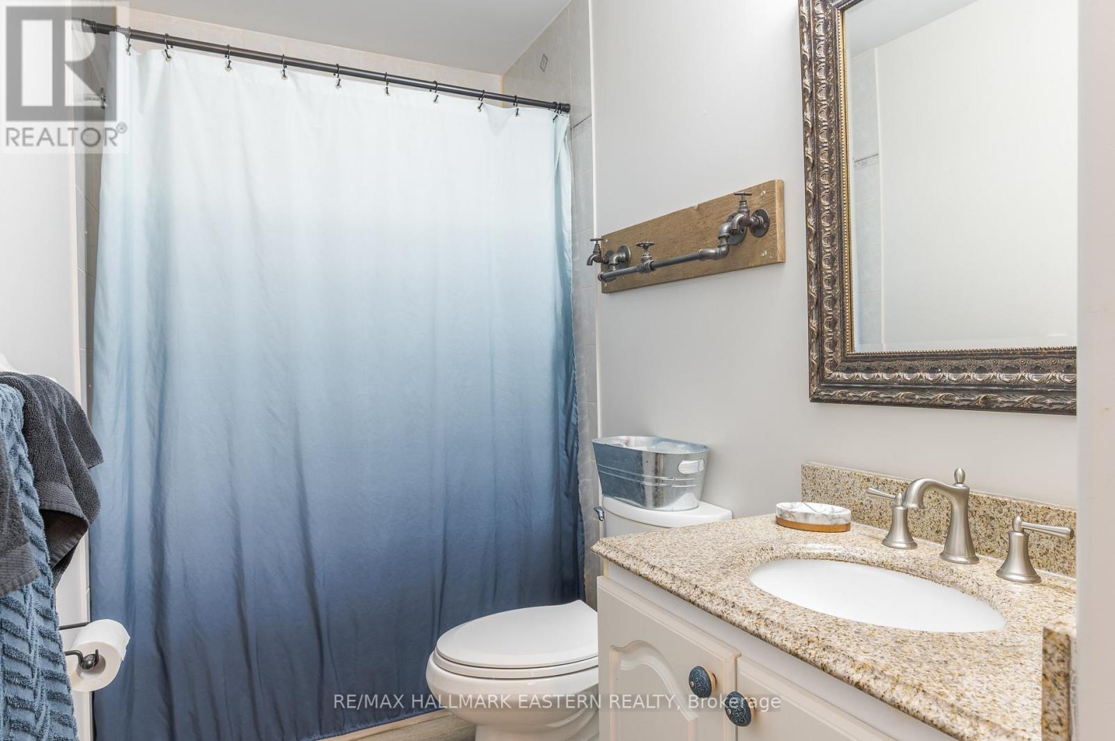 Mainfloor 4pc bathroom