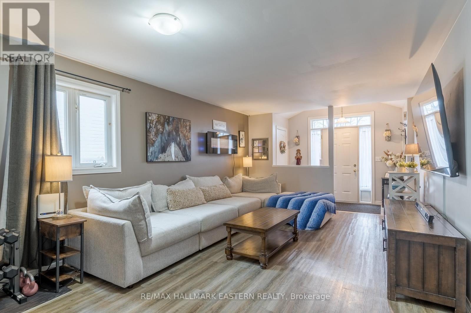 702 TRAILVIEW DRIVE - 7