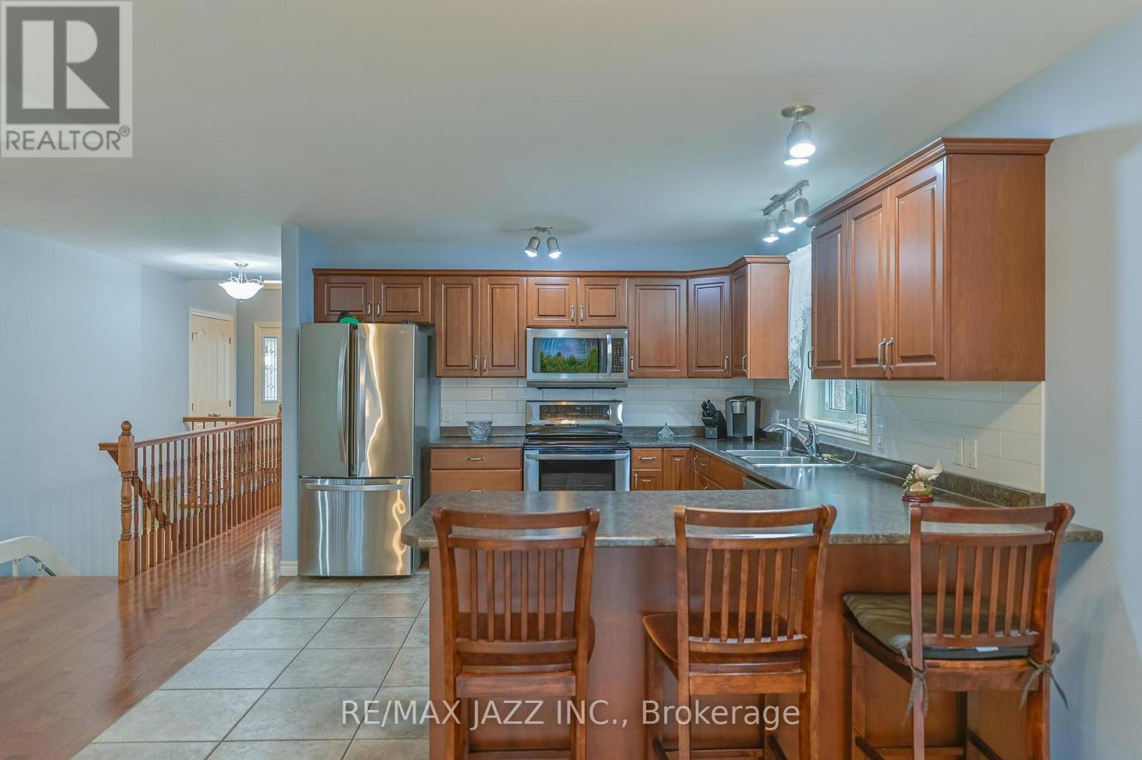 33 ASHWOOD CRESCENT - 13