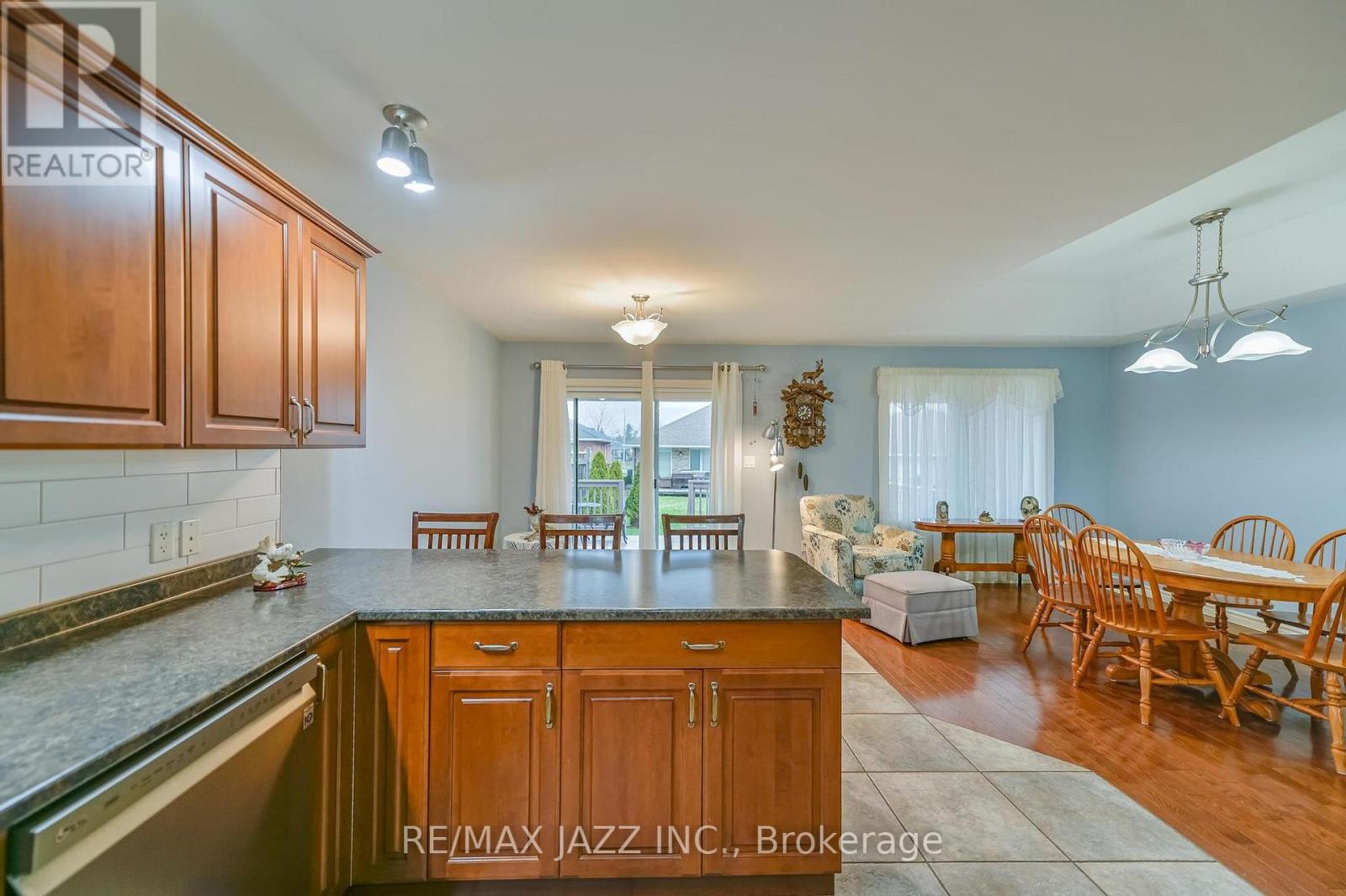 33 ASHWOOD CRESCENT - 15