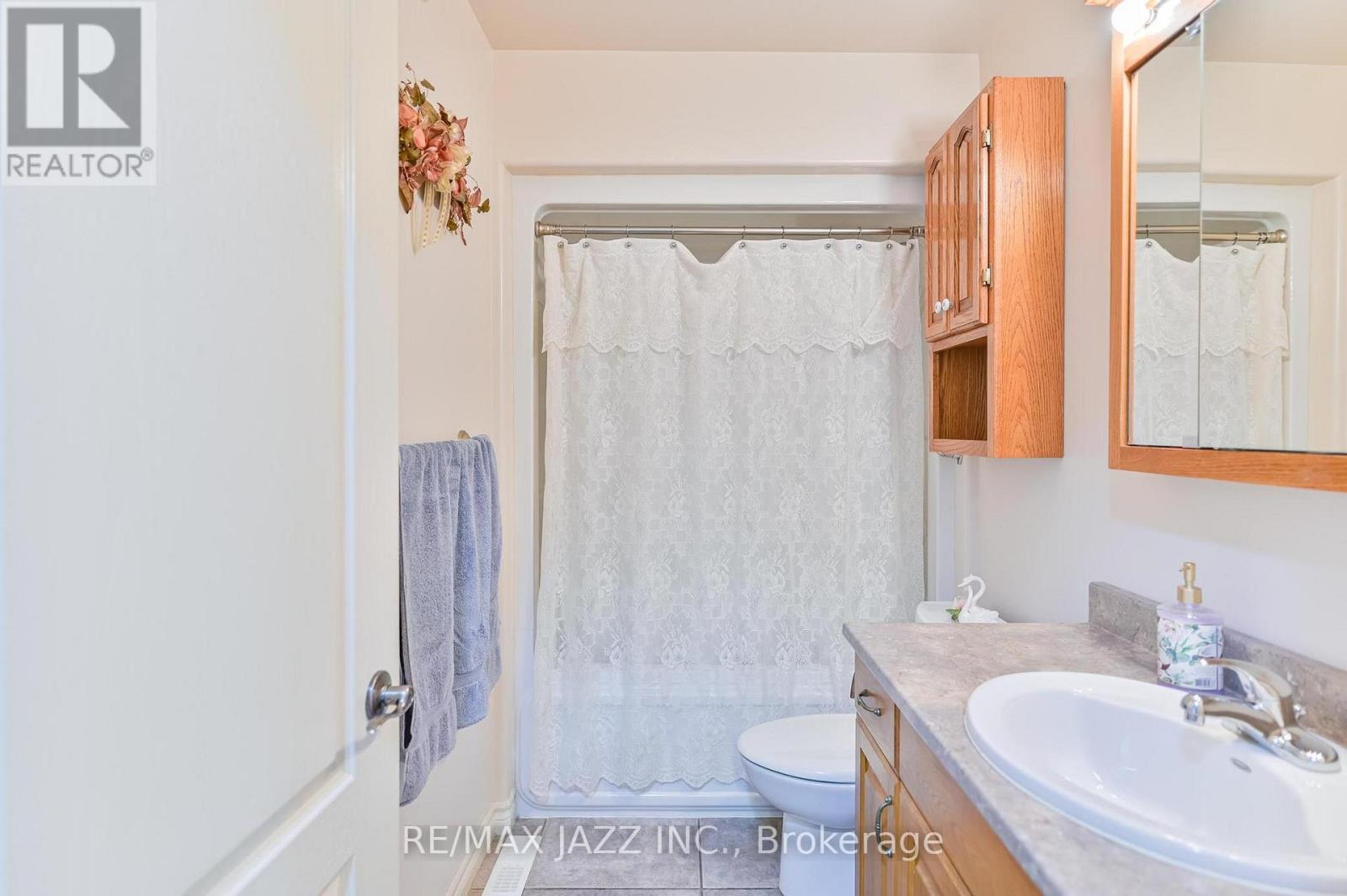 33 ASHWOOD CRESCENT - 20