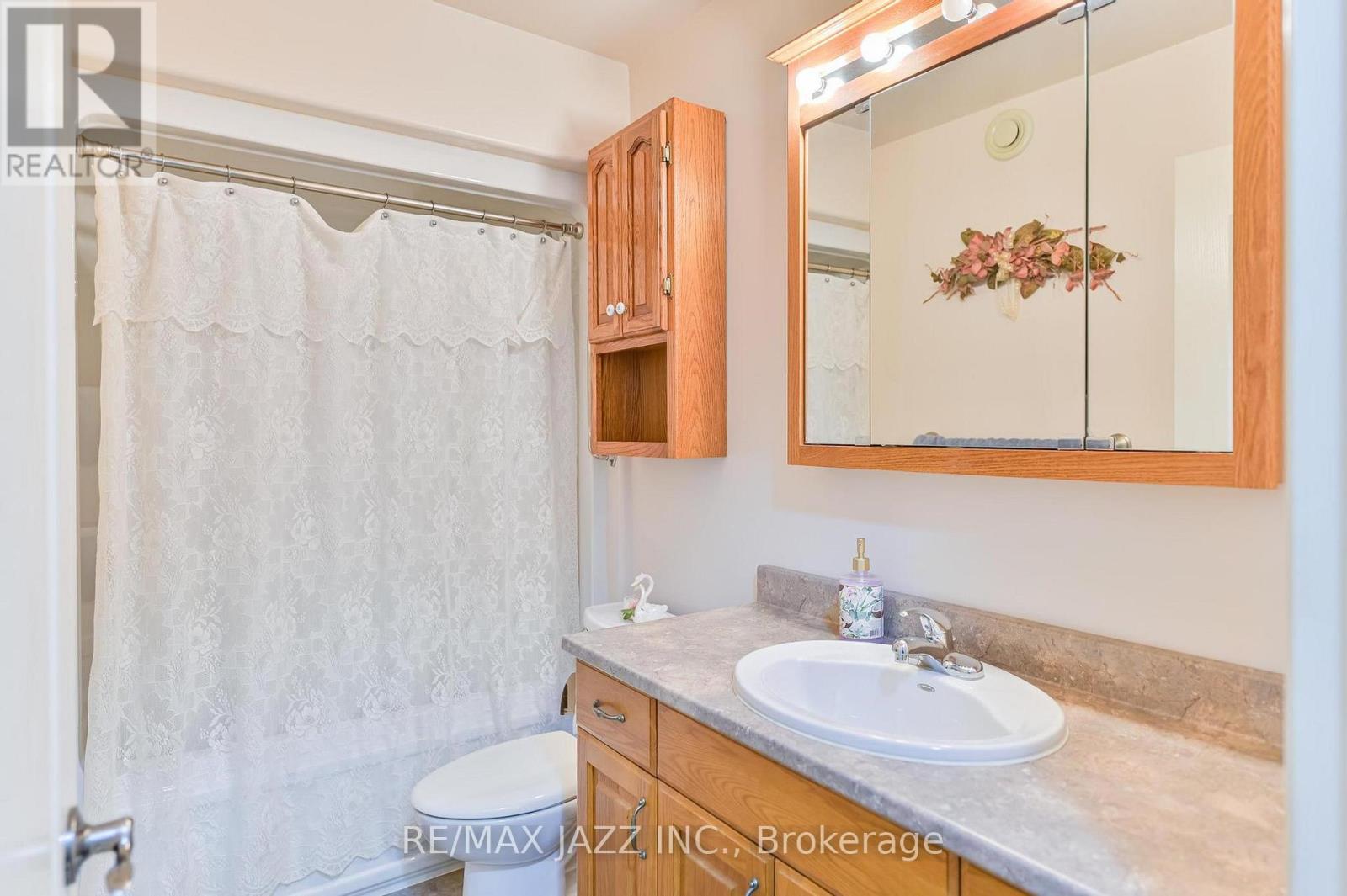 33 ASHWOOD CRESCENT - 21