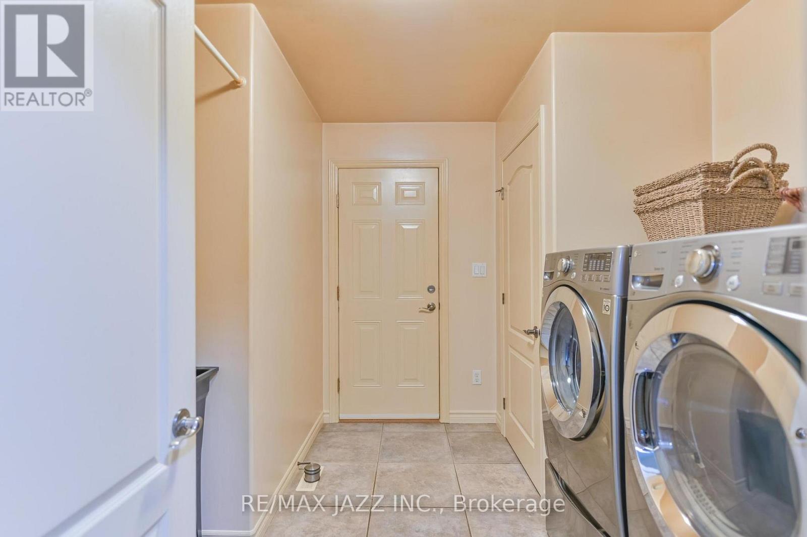 33 ASHWOOD CRESCENT - 22