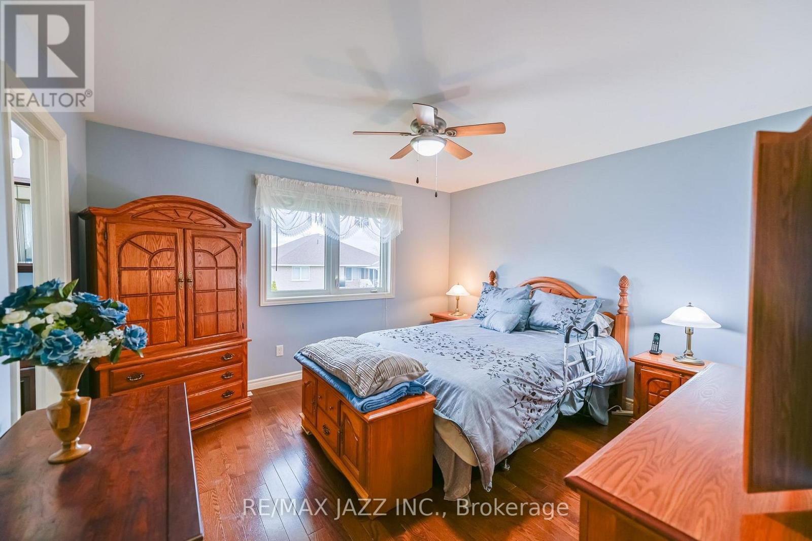 33 ASHWOOD CRESCENT - 27