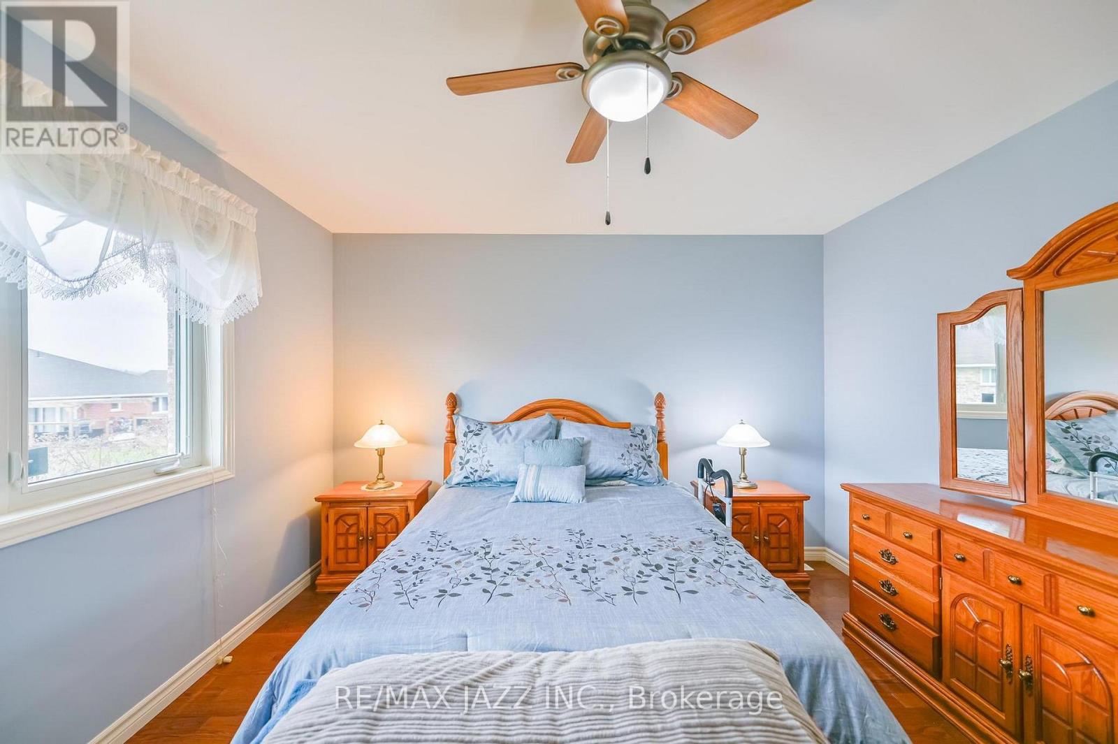 33 ASHWOOD CRESCENT - 29
